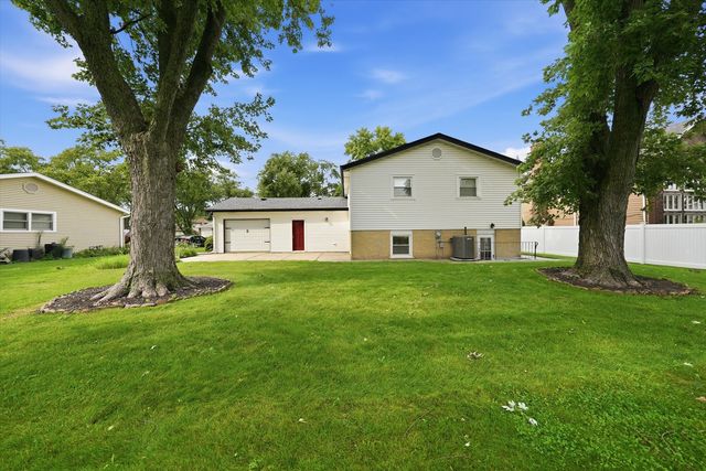 1025 Belair Drive, Darien, IL 60561