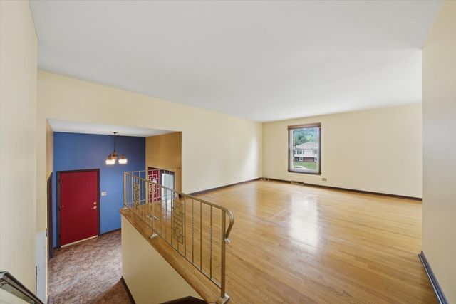 1025 Belair Drive, Darien, IL 60561