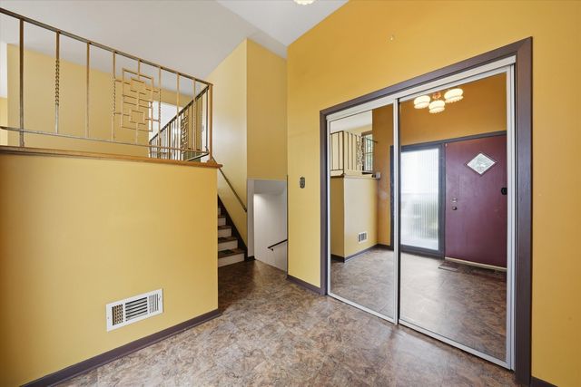 1025 Belair Drive, Darien, IL 60561