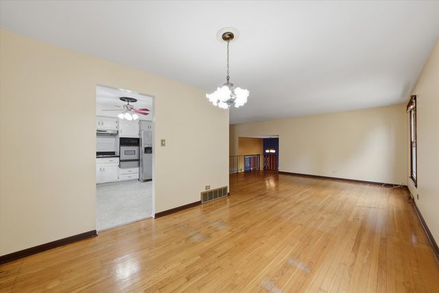 1025 Belair Drive, Darien, IL 60561