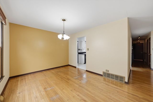 1025 Belair Drive, Darien, IL 60561