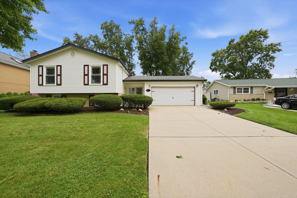 1025 Belair Drive, Darien, IL 60561