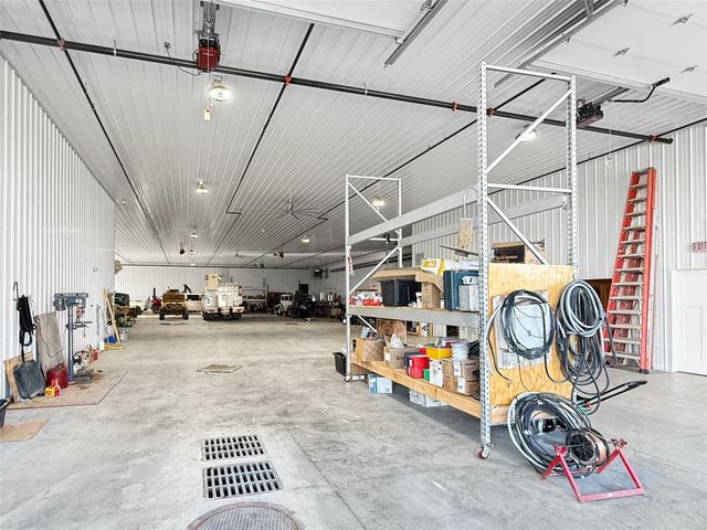 1911 NE 58th Avenue, Des Moines, IA 50313