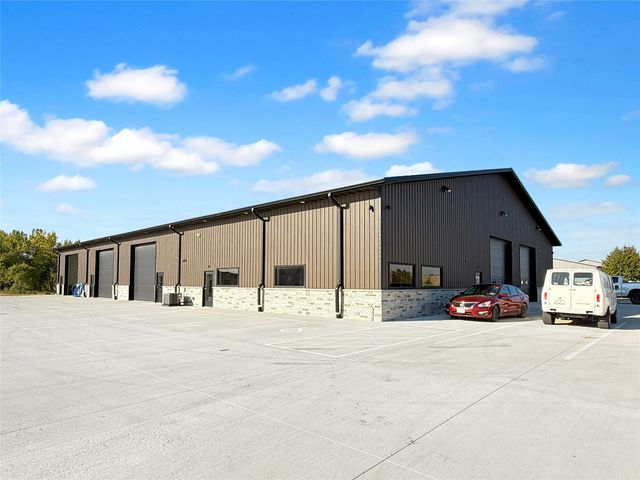 1911 NE 58th Avenue, Des Moines, IA 50313