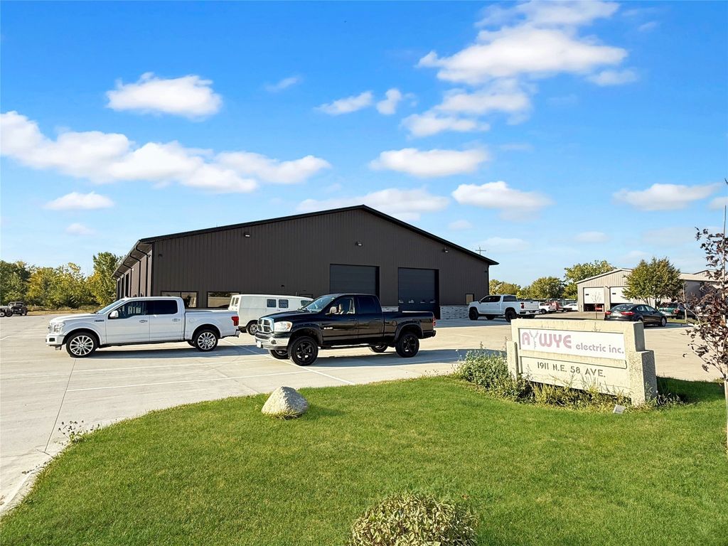 1911 NE 58th Avenue, Des Moines, IA 50313