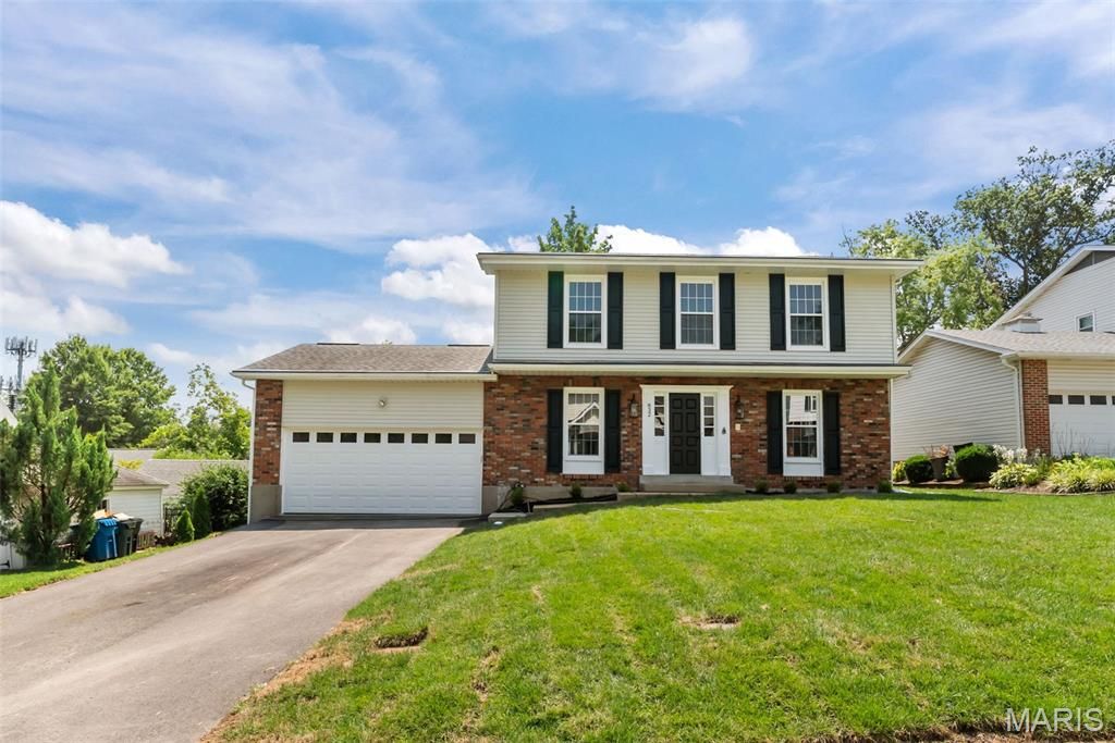 832 Hanamoor Court, St Louis, MO 63122