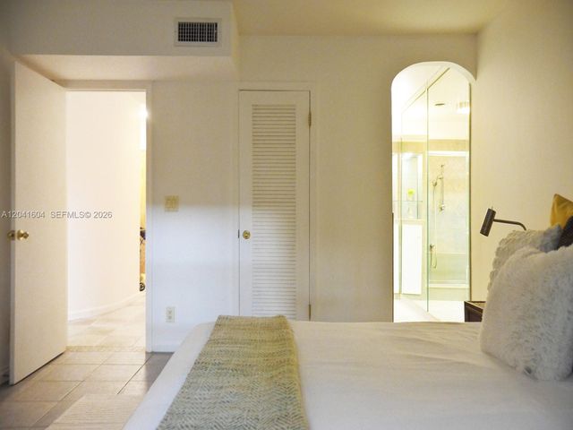 2161 NE 68th St 306, Fort Lauderdale, FL 33308