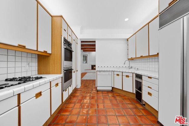 15500 W Sunset Boulevard 204, Los Angeles, CA 90272