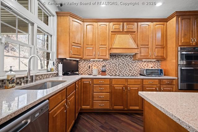 2 Stonegate Drive, Hurricane, WV 25526