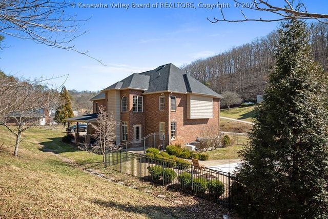 2 Stonegate Drive, Hurricane, WV 25526