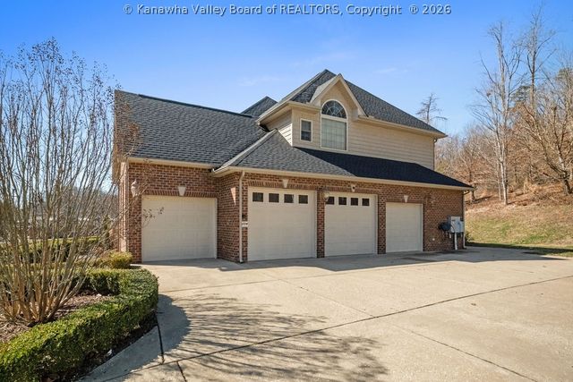 2 Stonegate Drive, Hurricane, WV 25526