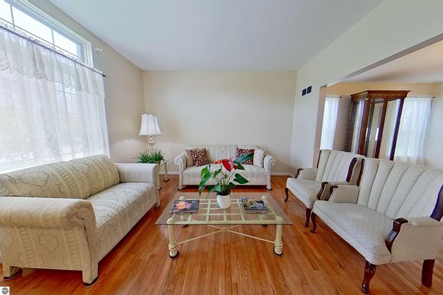 1522 Eastpointe Drive, Mt Pleasant, MI 48858