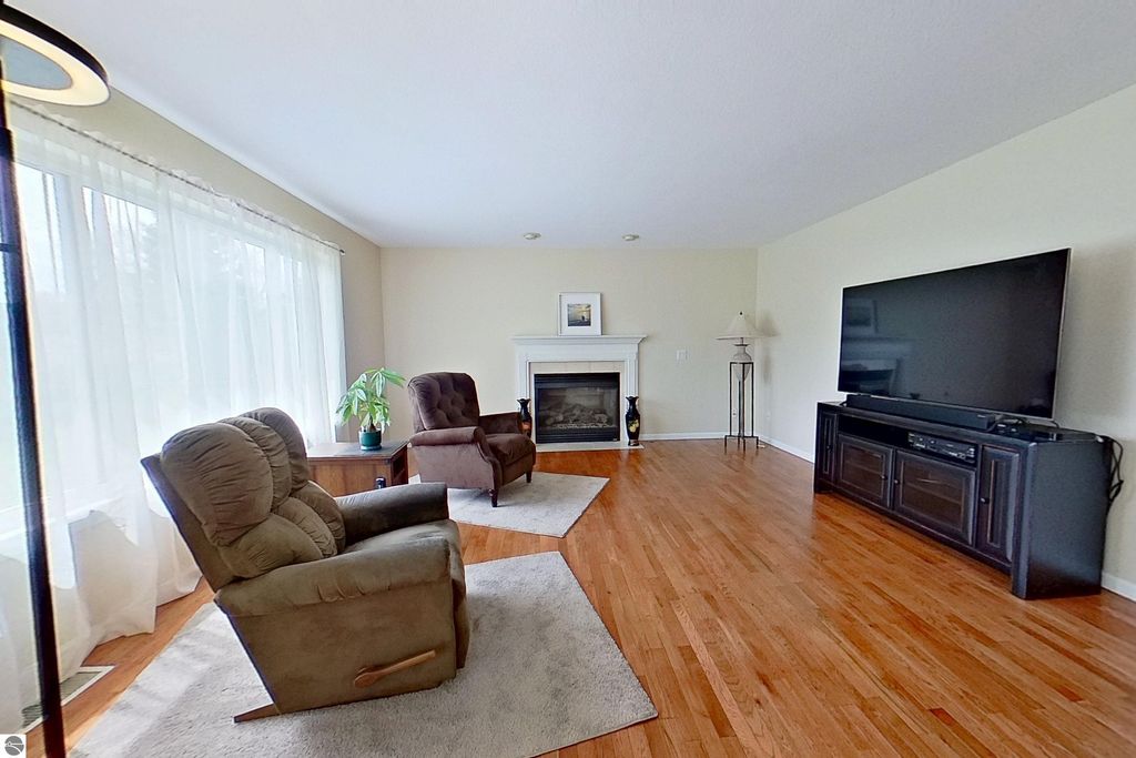 Image 11 of property listing at 1522 Eastpointe Drive, Mt Pleasant, MI 48858