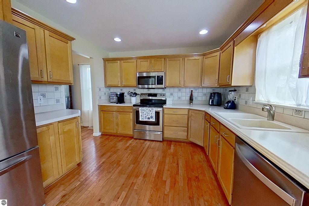 Image 13 of property listing at 1522 Eastpointe Drive, Mt Pleasant, MI 48858