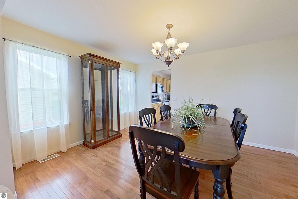 Image 16 of property listing at 1522 Eastpointe Drive, Mt Pleasant, MI 48858