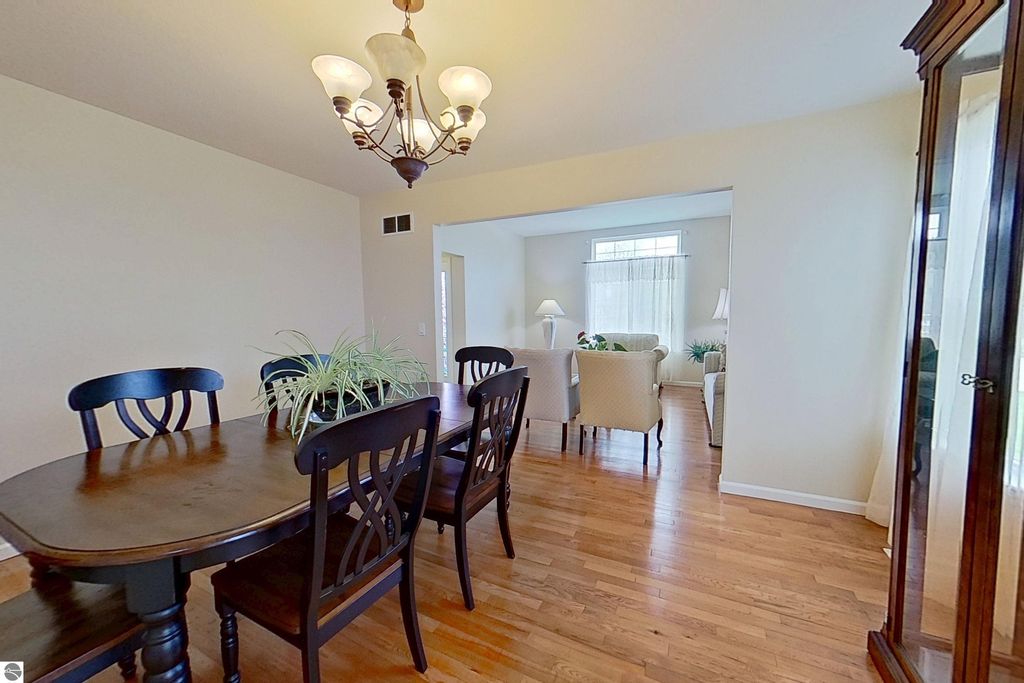 Image 17 of property listing at 1522 Eastpointe Drive, Mt Pleasant, MI 48858