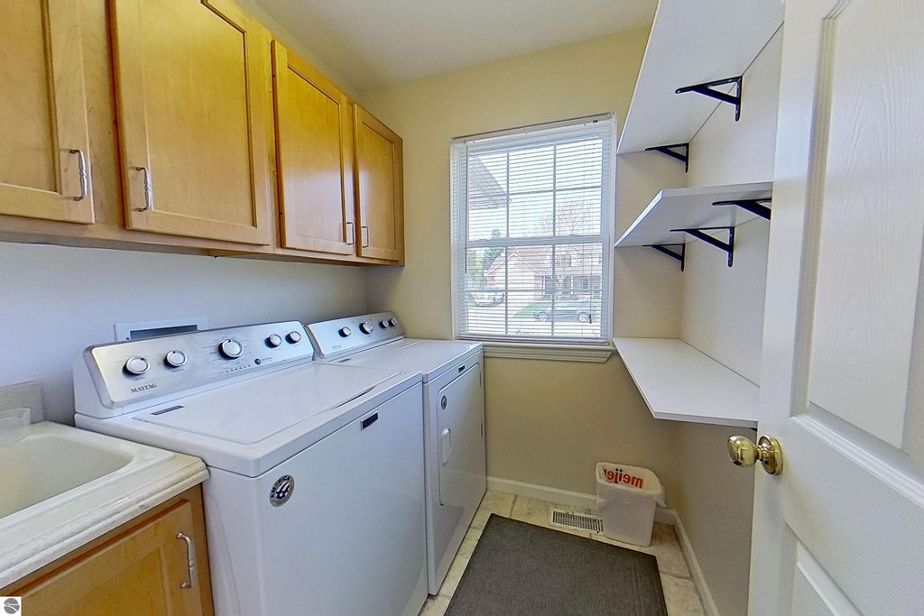 Image 20 of property listing at 1522 Eastpointe Drive, Mt Pleasant, MI 48858