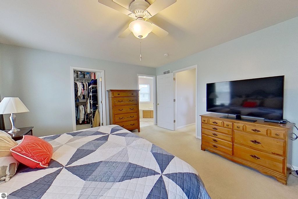 Image 22 of property listing at 1522 Eastpointe Drive, Mt Pleasant, MI 48858