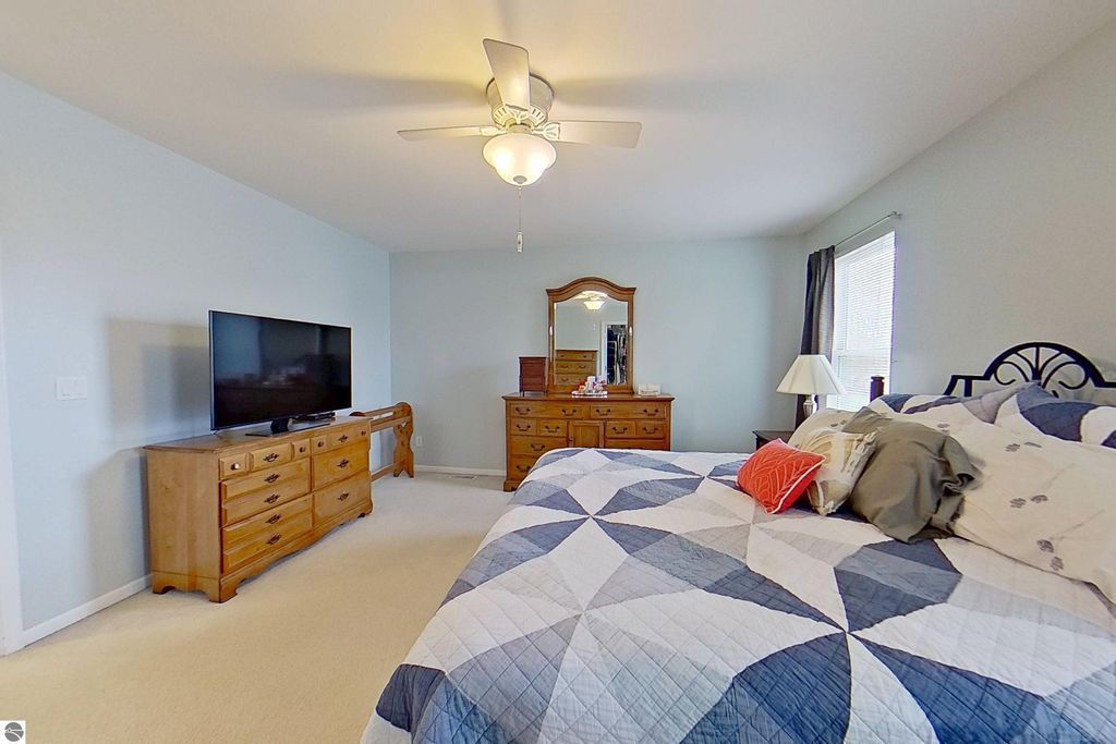 Image 23 of property listing at 1522 Eastpointe Drive, Mt Pleasant, MI 48858