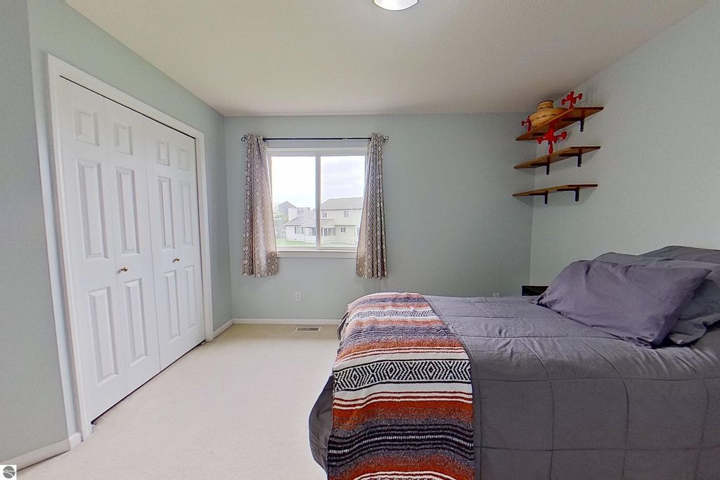 Image 29 of property listing at 1522 Eastpointe Drive, Mt Pleasant, MI 48858