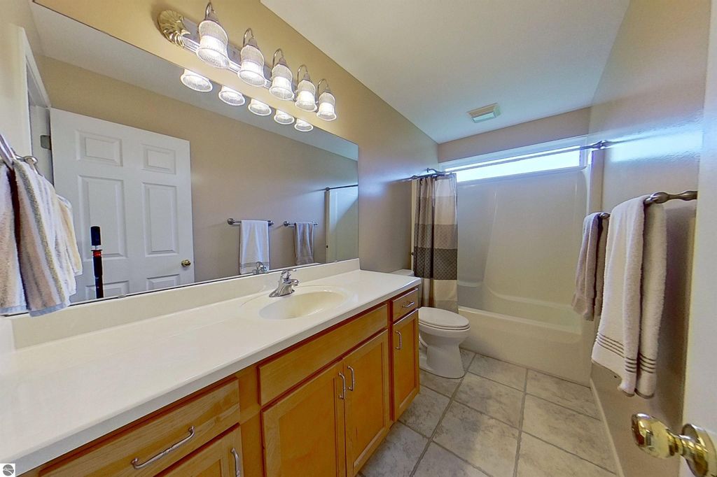 Image 30 of property listing at 1522 Eastpointe Drive, Mt Pleasant, MI 48858