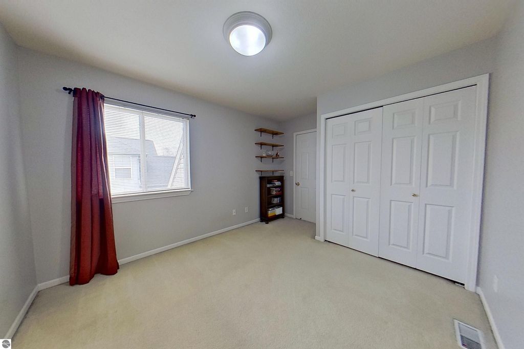 Image 32 of property listing at 1522 Eastpointe Drive, Mt Pleasant, MI 48858