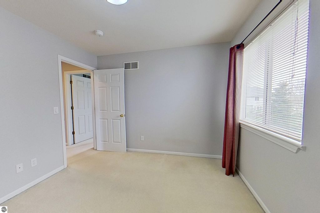 Image 33 of property listing at 1522 Eastpointe Drive, Mt Pleasant, MI 48858