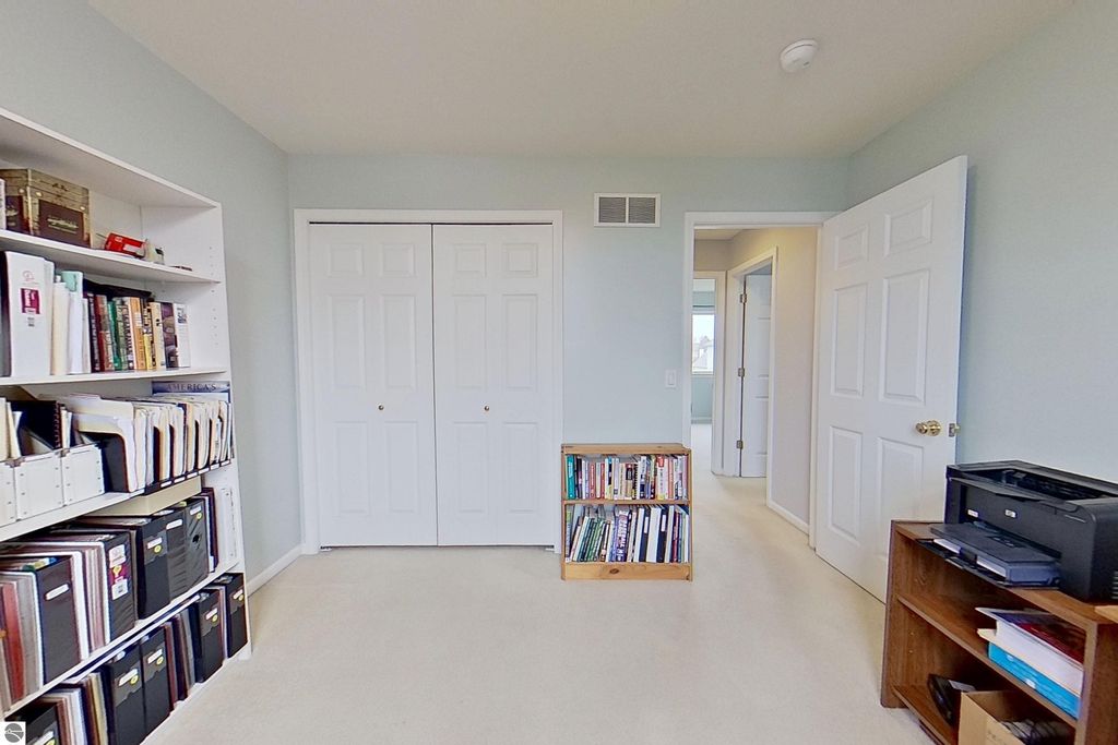 Image 35 of property listing at 1522 Eastpointe Drive, Mt Pleasant, MI 48858