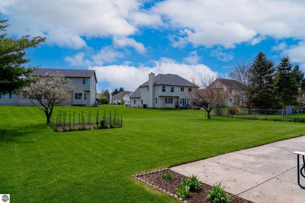 Image 4 of property listing at 1522 Eastpointe Drive, Mt Pleasant, MI 48858