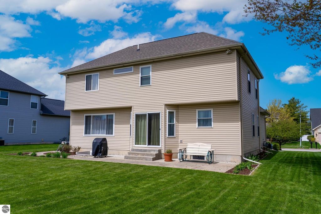Image 5 of property listing at 1522 Eastpointe Drive, Mt Pleasant, MI 48858