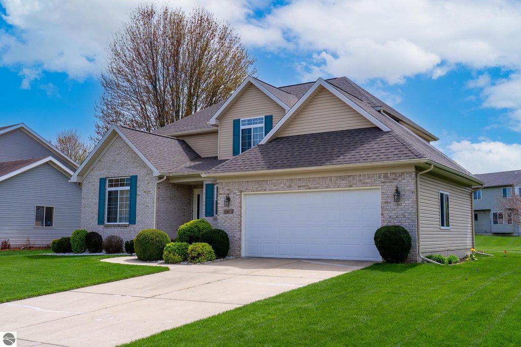 Image 8 of property listing at 1522 Eastpointe Drive, Mt Pleasant, MI 48858
