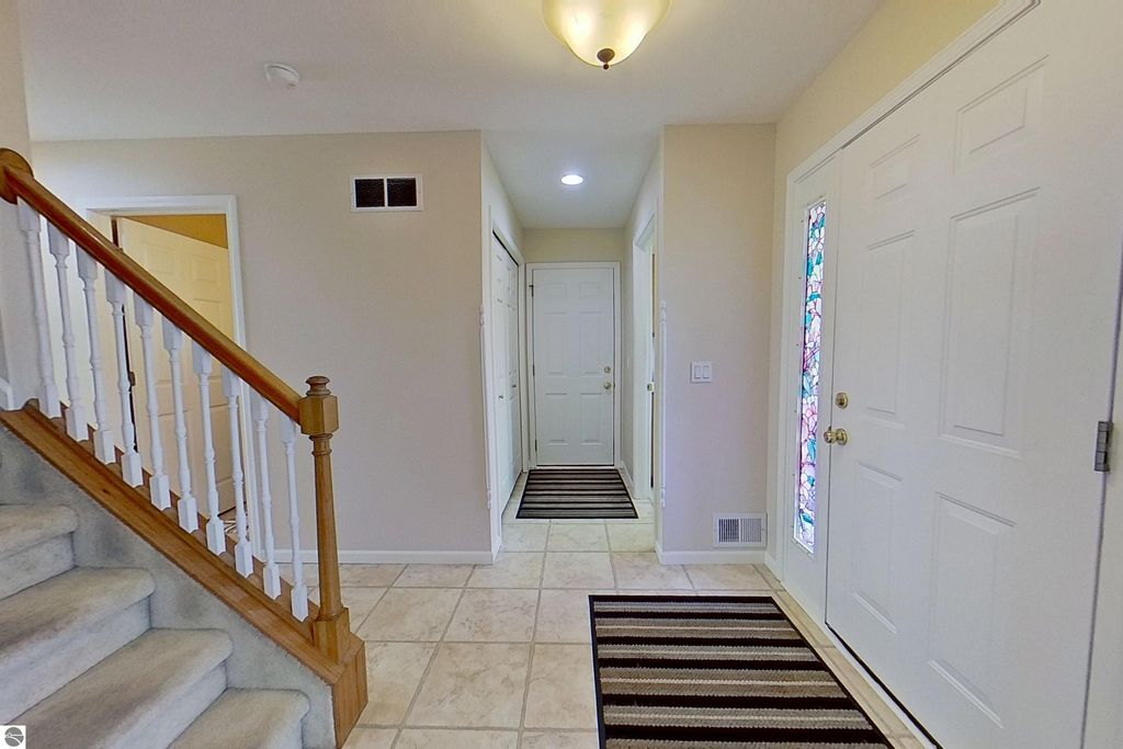 Image 9 of property listing at 1522 Eastpointe Drive, Mt Pleasant, MI 48858