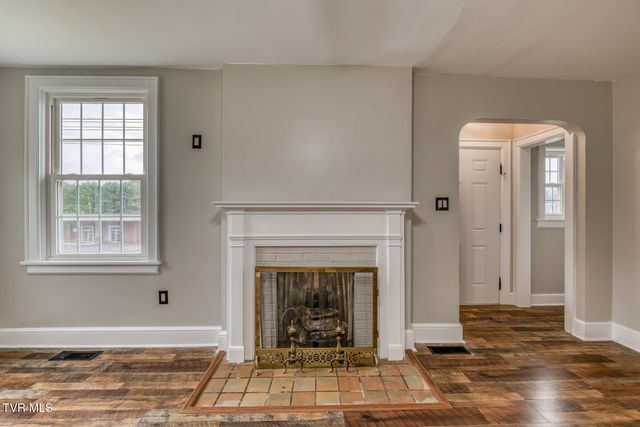 1021 West Main Street, Abingdon, VA 24210