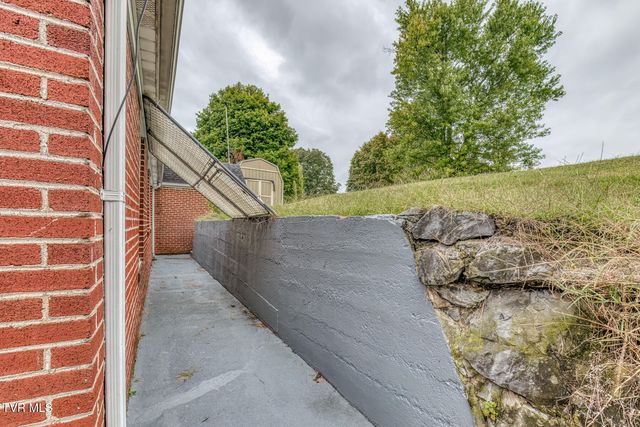 1021 West Main Street, Abingdon, VA 24210