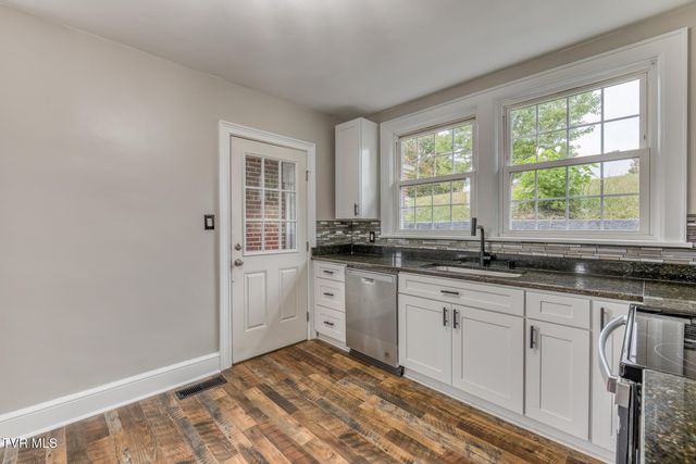 1021 West Main Street, Abingdon, VA 24210