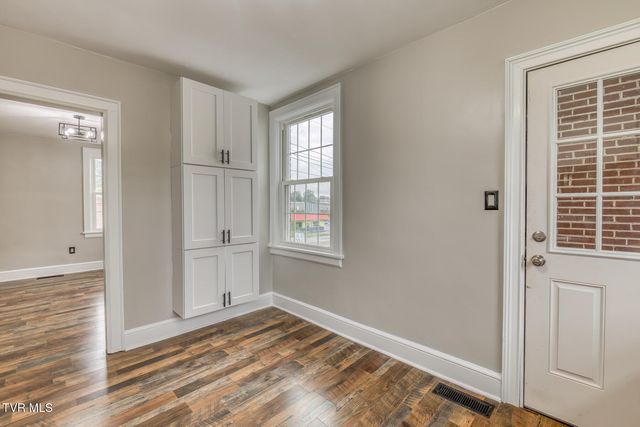 1021 West Main Street, Abingdon, VA 24210