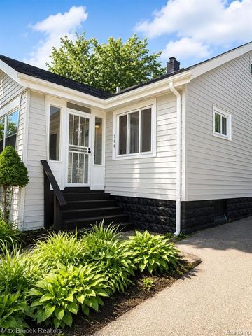 308 S Marshall Street, Pontiac, MI 48342