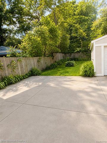 308 S Marshall Street, Pontiac, MI 48342