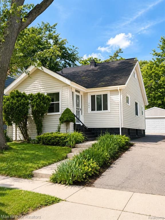 308 S Marshall Street, Pontiac, MI 48342