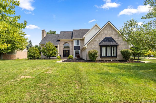 8140 N Pointe Court, Canton Charter Township, MI 48187