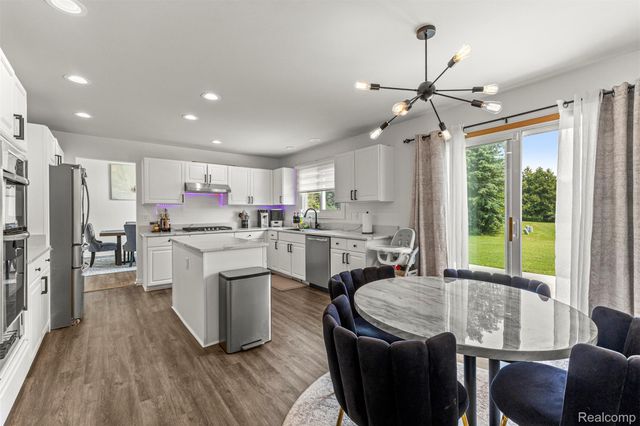 8140 N Pointe Court, Canton Charter Township, MI 48187