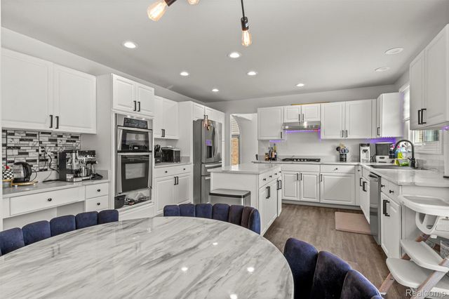 8140 N Pointe Court, Canton Charter Township, MI 48187