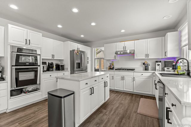 8140 N Pointe Court, Canton Charter Township, MI 48187