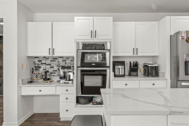 8140 N Pointe Court, Canton Charter Township, MI 48187