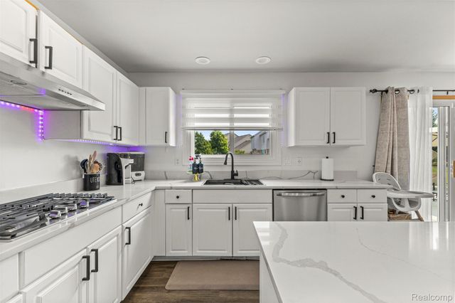 8140 N Pointe Court, Canton Charter Township, MI 48187