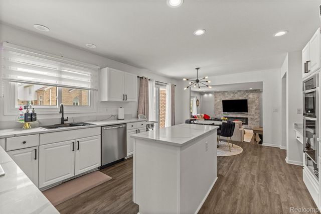 8140 N Pointe Court, Canton Charter Township, MI 48187