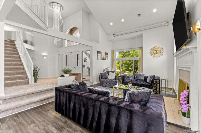 8140 N Pointe Court, Canton Charter Township, MI 48187