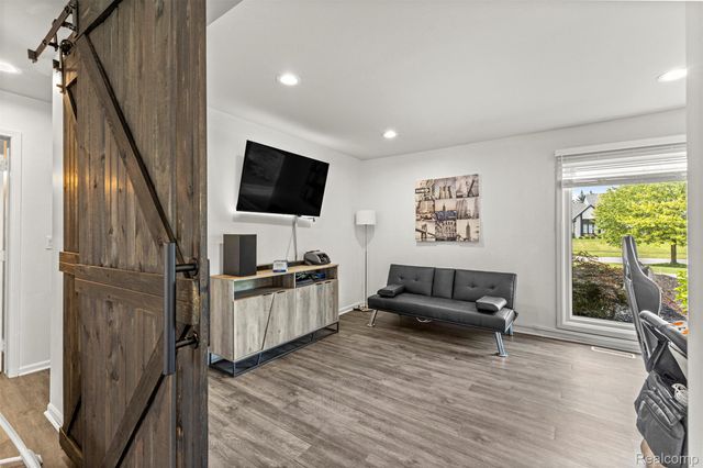 8140 N Pointe Court, Canton Charter Township, MI 48187