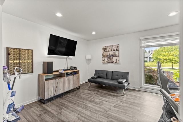 8140 N Pointe Court, Canton Charter Township, MI 48187