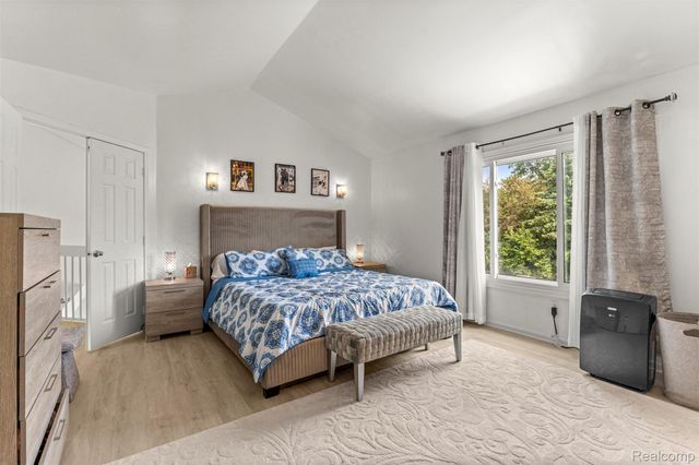 8140 N Pointe Court, Canton Charter Township, MI 48187